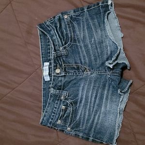Size 7 no boundaries shorts